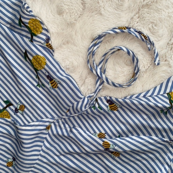 ONE CLOTHING Wrap Top Bee Print Blue Stripe - Picture 4 of 8
